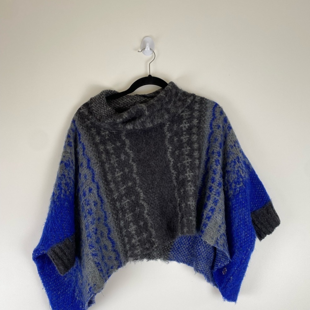 VERTIGO PARIS SWEATER PONCHO XS/S